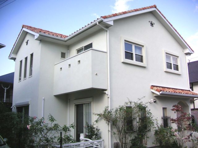 福岡市中央区六本松　Y様邸「混ぜ葺き瓦と塗り壁が映える南欧風住宅」