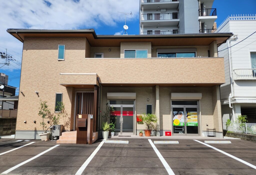福岡県大野城市雑餉隈町　I様邸「趣味の卓球場と、つどいのサロンがある心地よさを生む家」